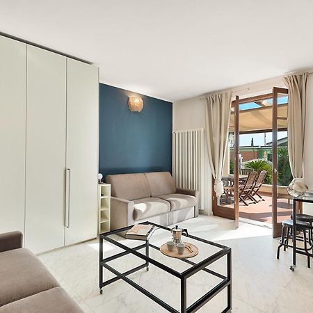 Splendido Monolocale Con Spazioso Giardino E Veranda A 500 Mt Dal Mare Marina di Carrara Kültér fotó