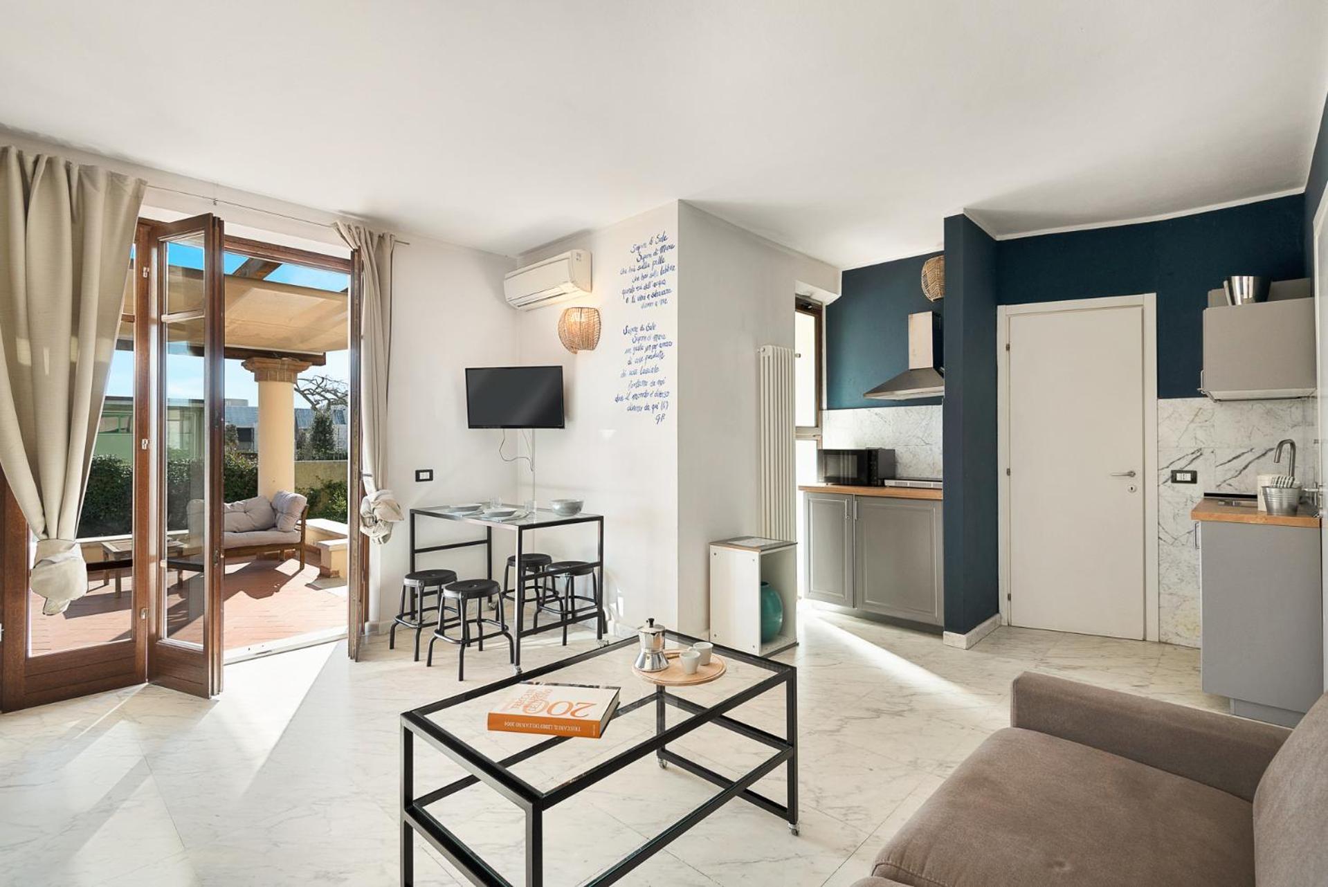 Splendido Monolocale Con Spazioso Giardino E Veranda A 500 Mt Dal Mare Marina di Carrara Kültér fotó